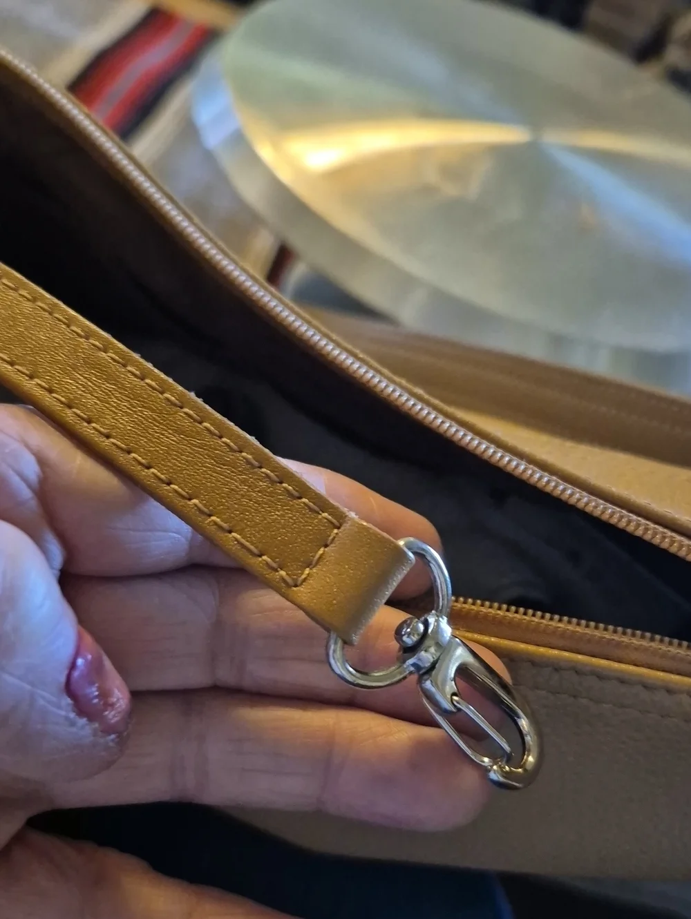 Longchamp Vintage Luxury pebbled& Smooth Leather. InteriorCode.#518042 BKQ.